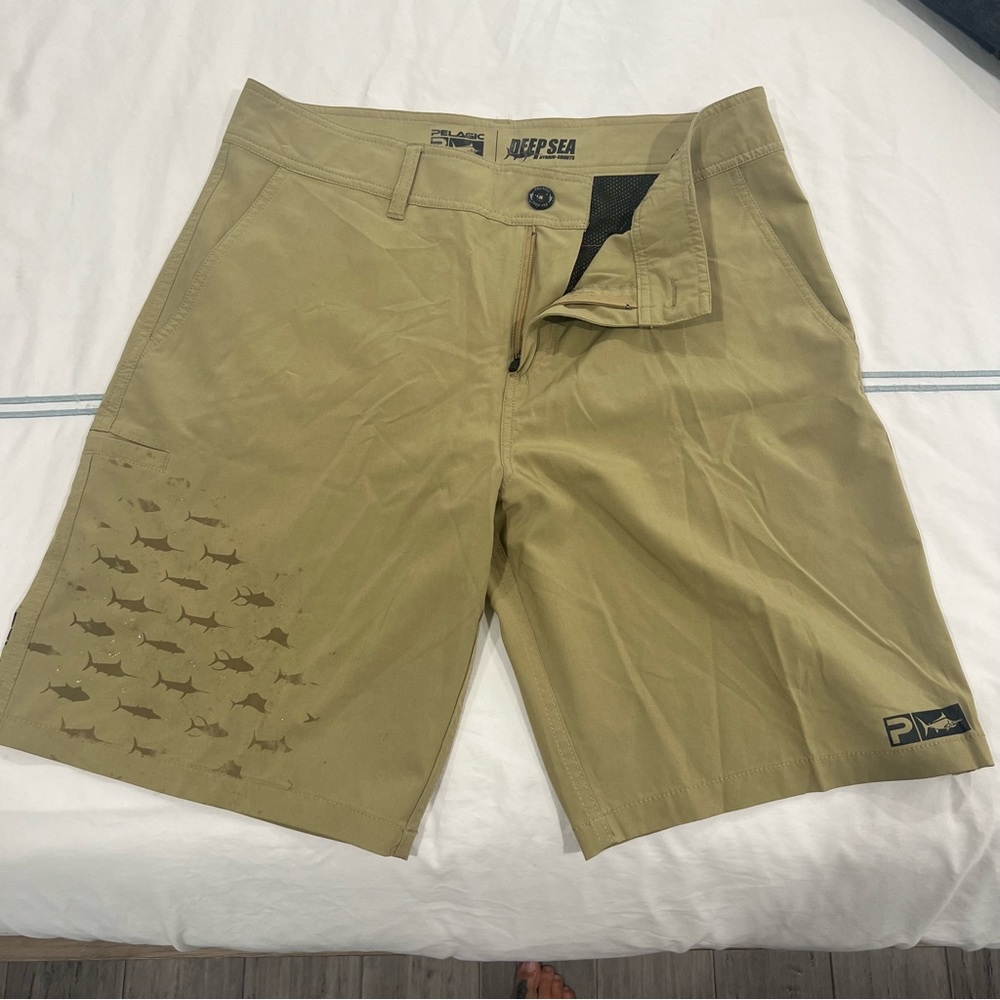 Pelagic deep sea hybrid shorts size 34 NWOT